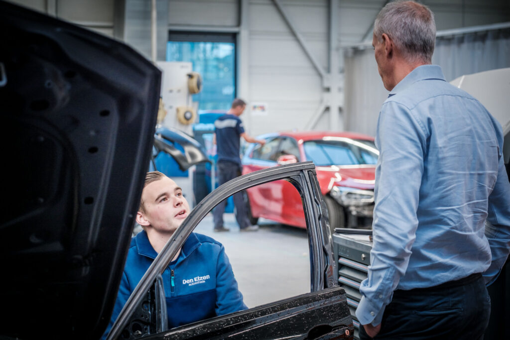 Leerling en leermeester ABS Den Elzen
